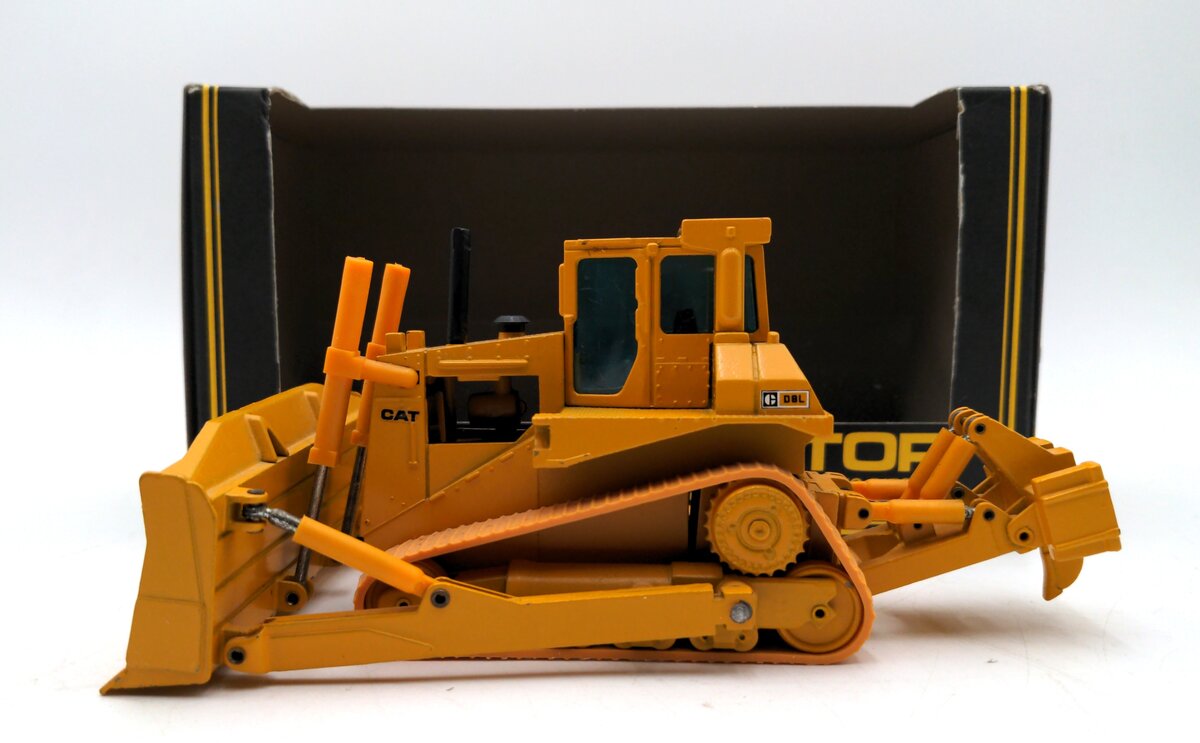 NZG 233 1:50 Scale CAT D9N Track-Type Tractor VG/Box