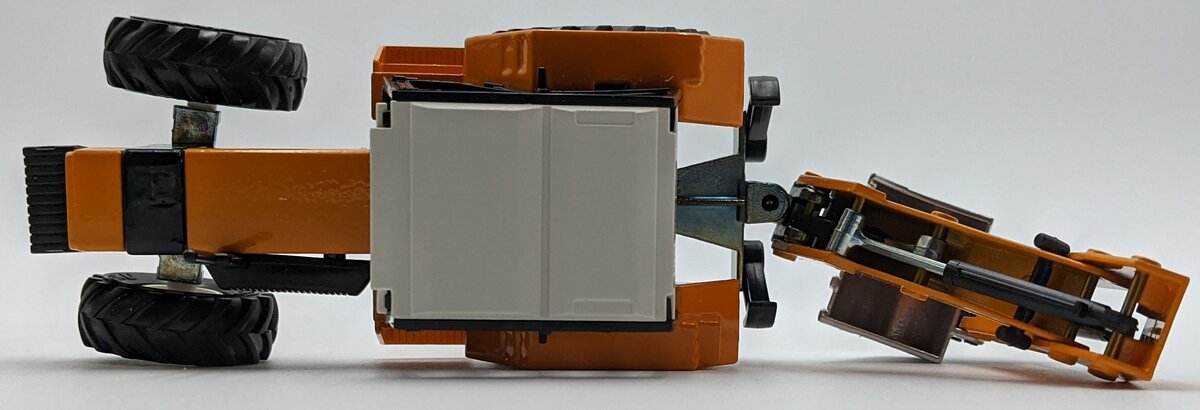 Siku 3755 1:32 Scale Diecast Renault Tractor W/Rear Digger NIB