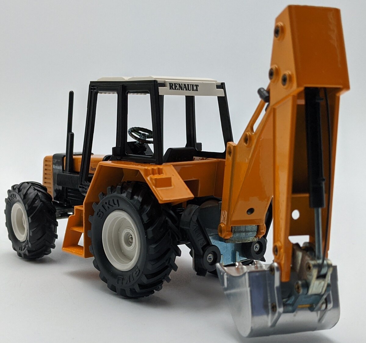 Siku 3755 1:32 Scale Diecast Renault Tractor W/Rear Digger NIB