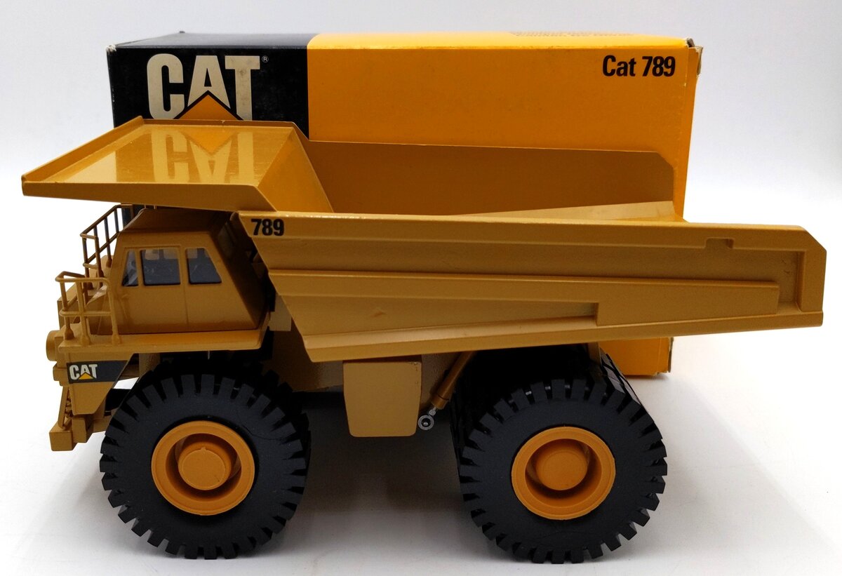 Conrad 2725 1:50 Scale Diecast CAT 789 Off-Highway Truck NIB