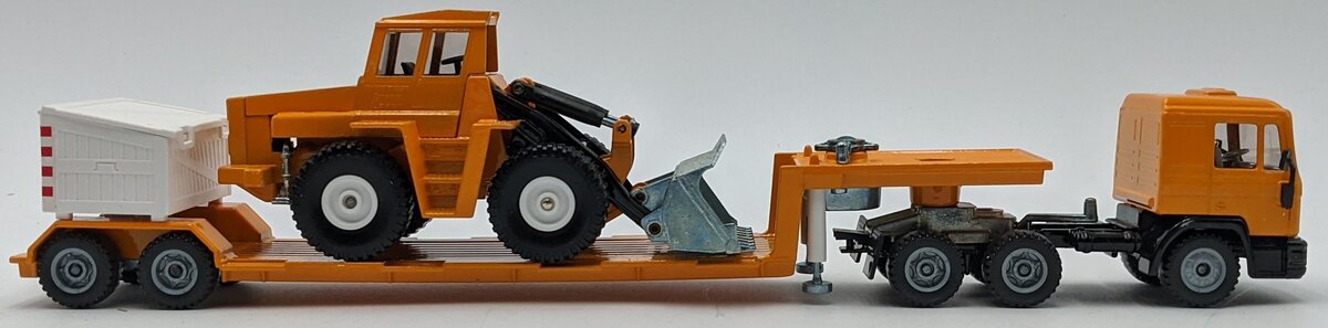 Siku 3912 1:50 Scale Diecast MAN Truck W/Low Loader And Bulldozer NIB
