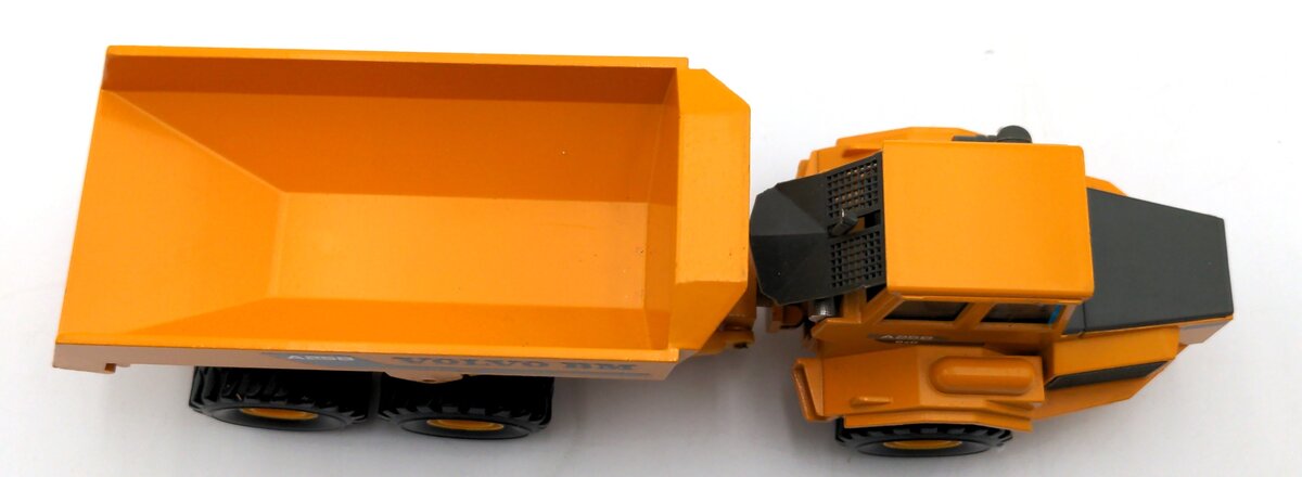NZG 365 1:50 Scale Diecast Volvo A25B Dump Truck NIB