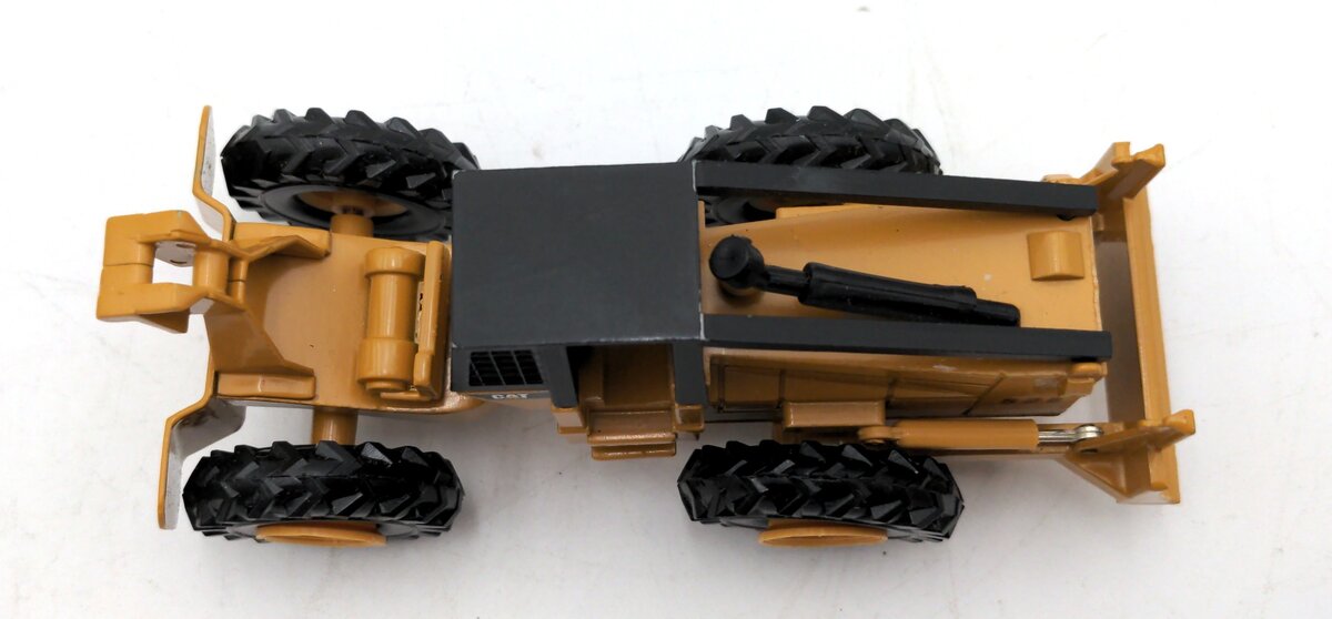NZG 22 1:50 Scale Cat 528 Log Skidder LN/Box