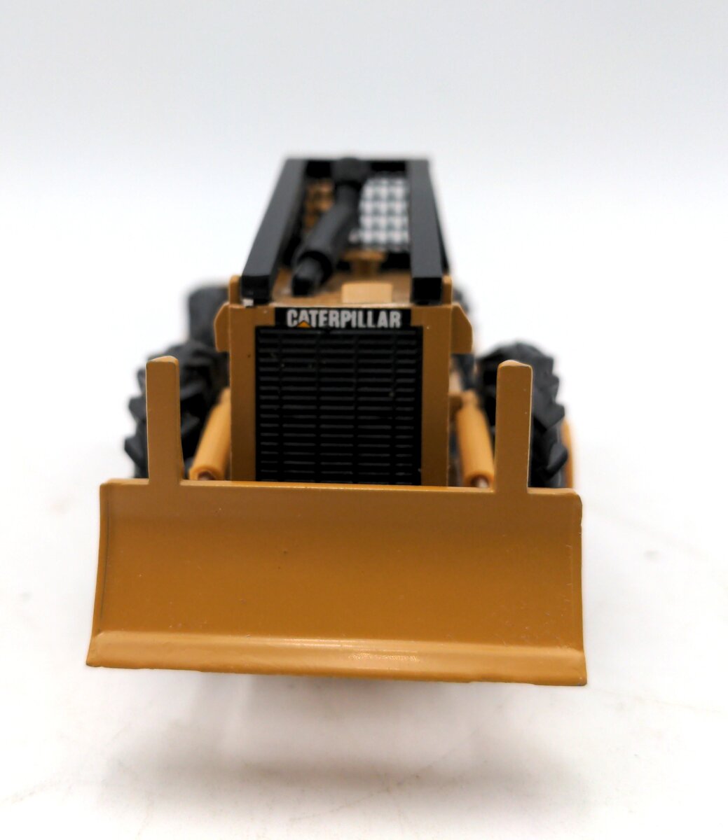 NZG 22 1:50 Scale Cat 528 Log Skidder LN/Box