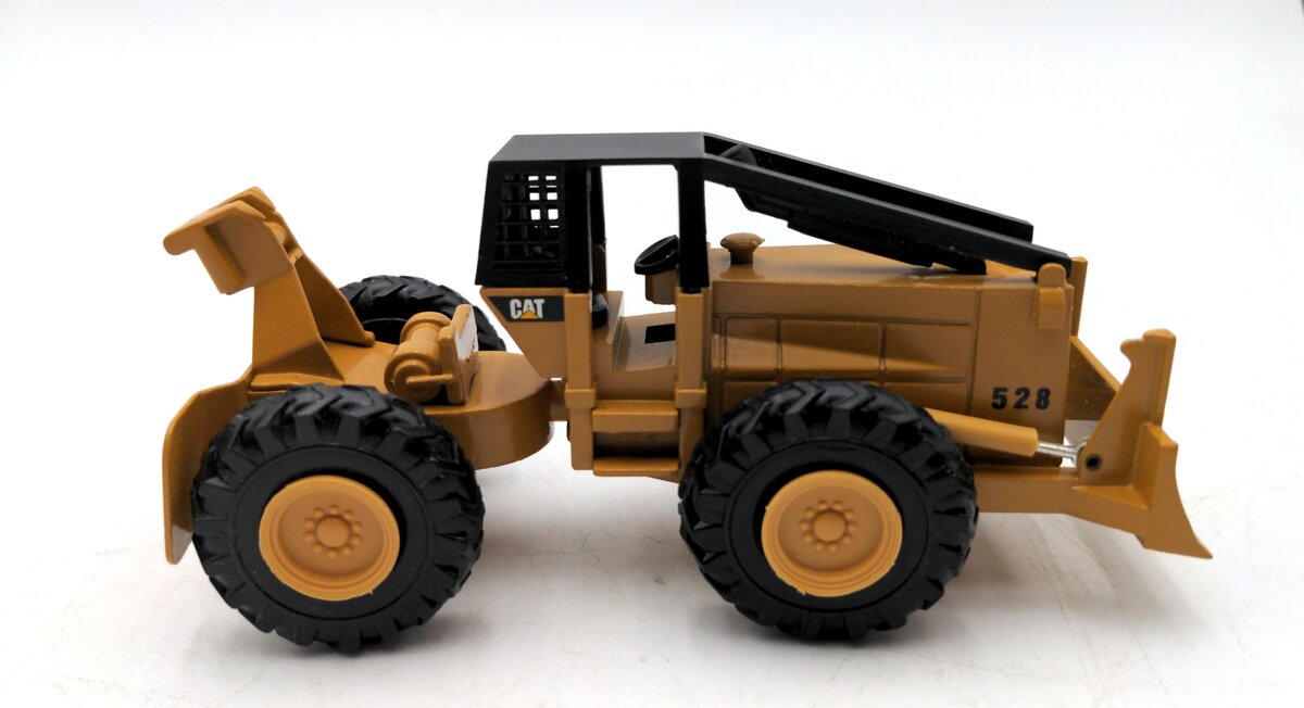 NZG 22 1:50 Scale Cat 528 Log Skidder LN/Box