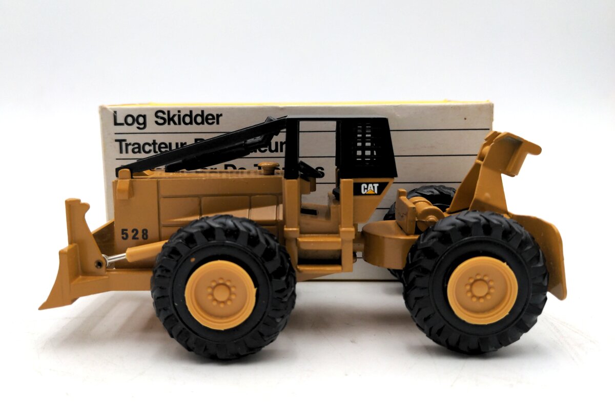 NZG 22 1:50 Scale Cat 528 Log Skidder LN/Box