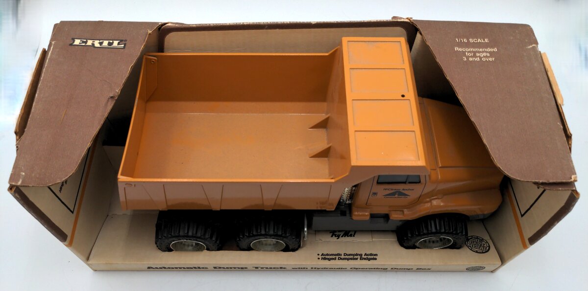 Ertl 3414 1:16 Scale McClinton Anchor Automatic Dump Truck NIB