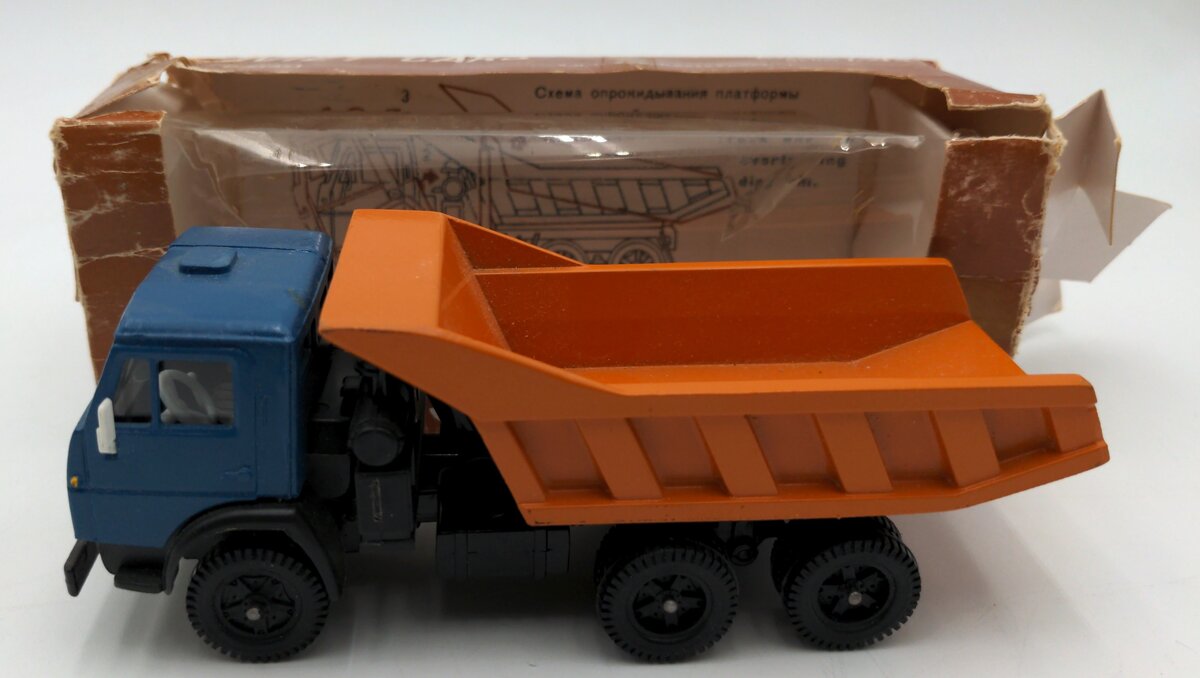 KamAZ 5511 1:43 Scale Soviet Dumo Truck Baukipper Camion Benne IXO KAMA3-5511 LN/Box