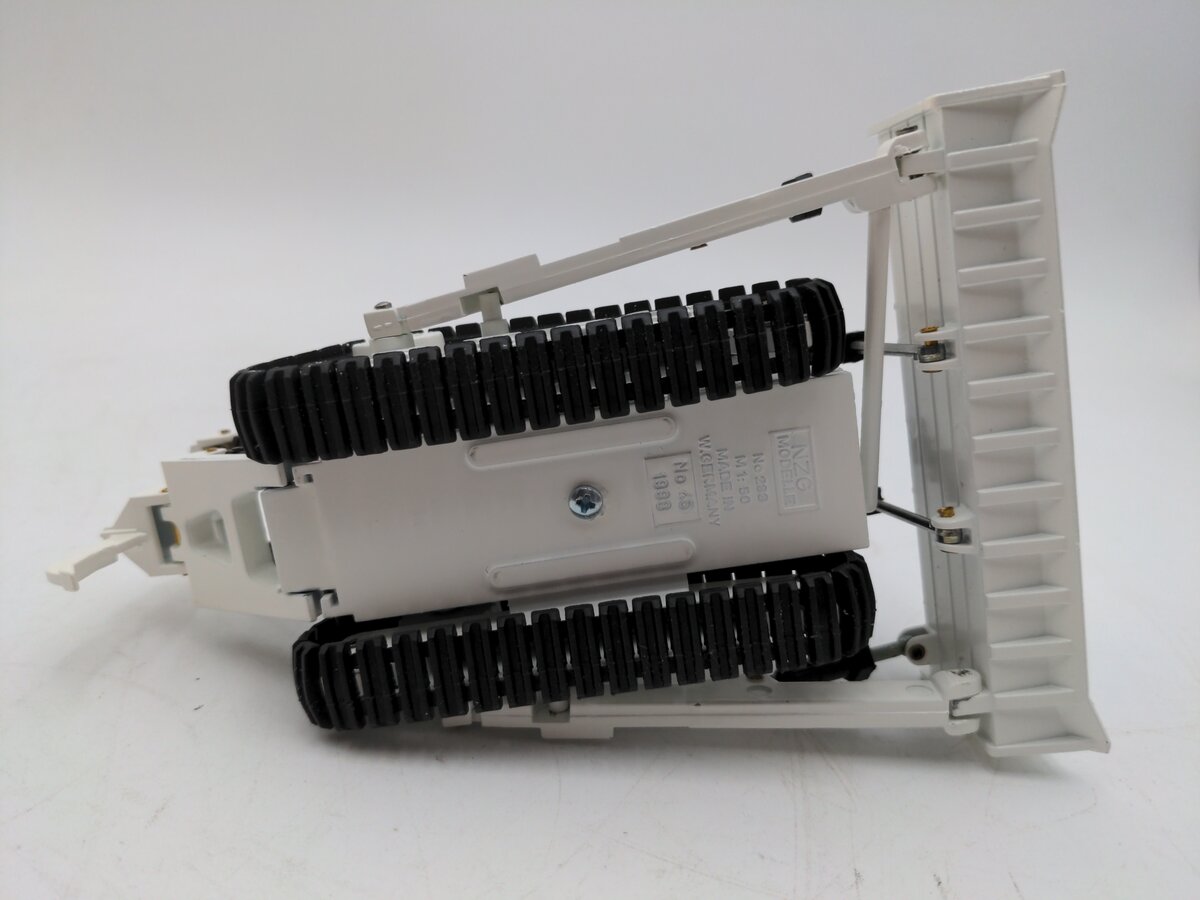 NZG 451 1:50 CAT D9R Track-Type Tractor - White EX/Box