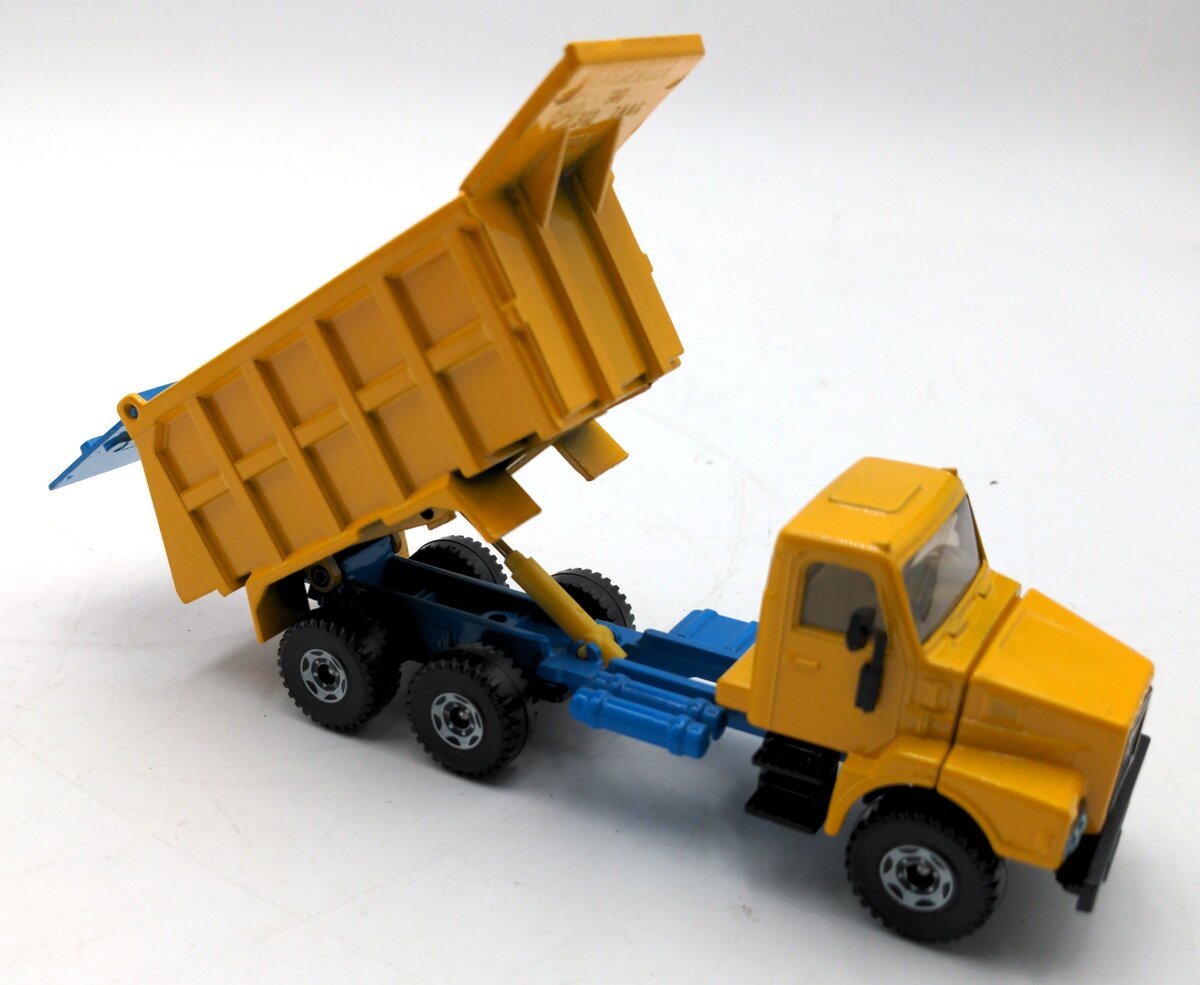 Siku 2514 1:50 Scale Diecast Volvo Dump Truck - Yellow NIB