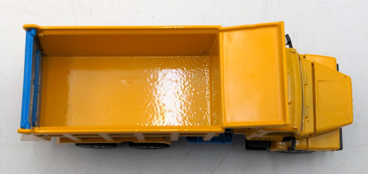 Siku 2514 1:50 Scale Diecast Volvo Dump Truck - Yellow NIB
