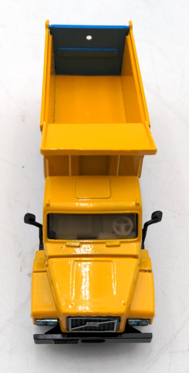 Siku 2514 1:50 Scale Diecast Volvo Dump Truck - Yellow NIB