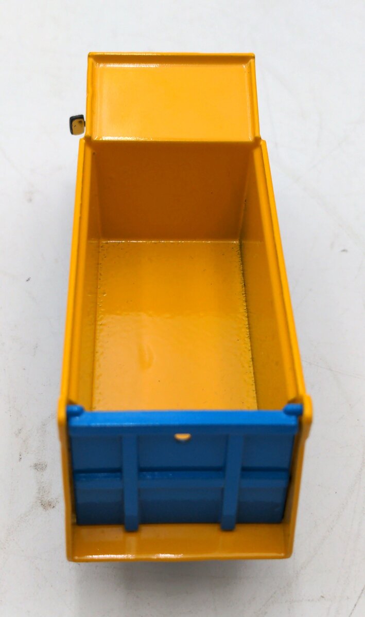 Siku 2514 1:50 Scale Diecast Volvo Dump Truck - Yellow NIB