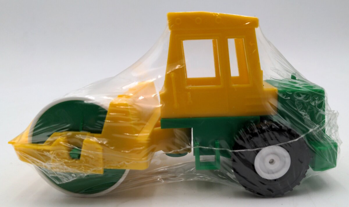 Lena D-76162 1:50 Scale Road Roller - Green & Yellow NEW