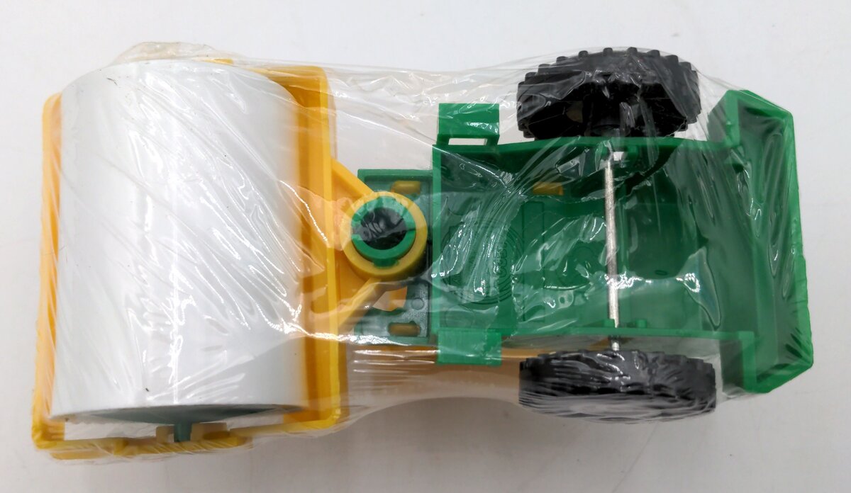 Lena D-76162 1:50 Scale Road Roller - Green & Yellow NEW