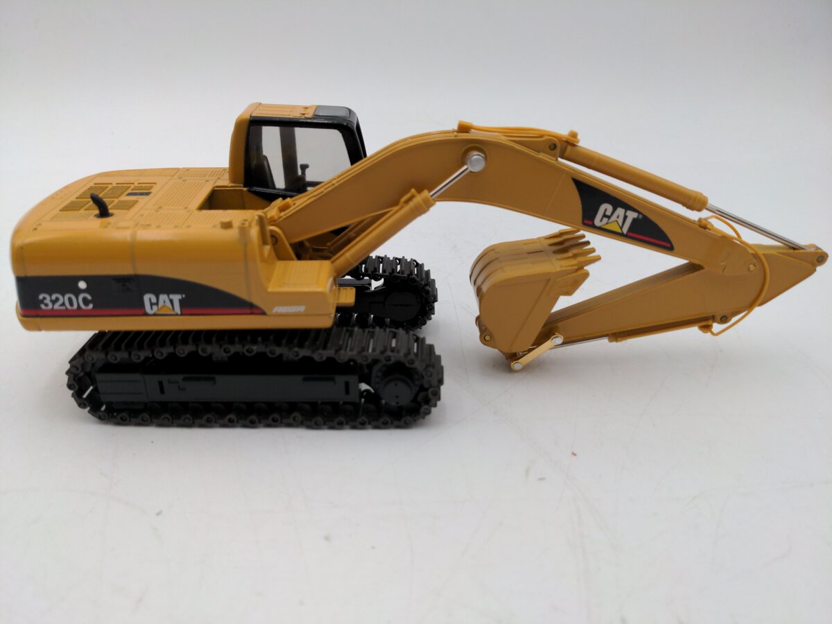 Caterpillar 320C 1:40 Scale Excavator EX/Box