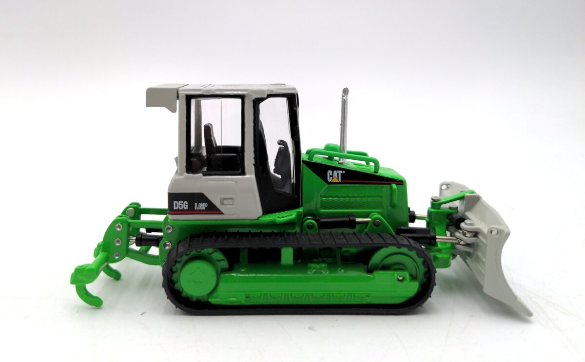 Norscot 55131 1:50 Scale CAT D5G XL Track-Type Tractor Schwickert Edition NIB