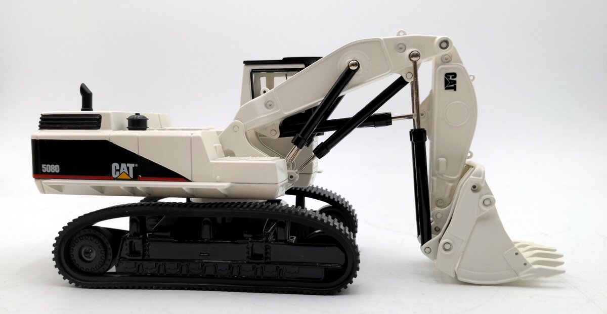 Ertl 2676 1:50 Scale 1997 CAT 5080 Front Shovel (White) NIB