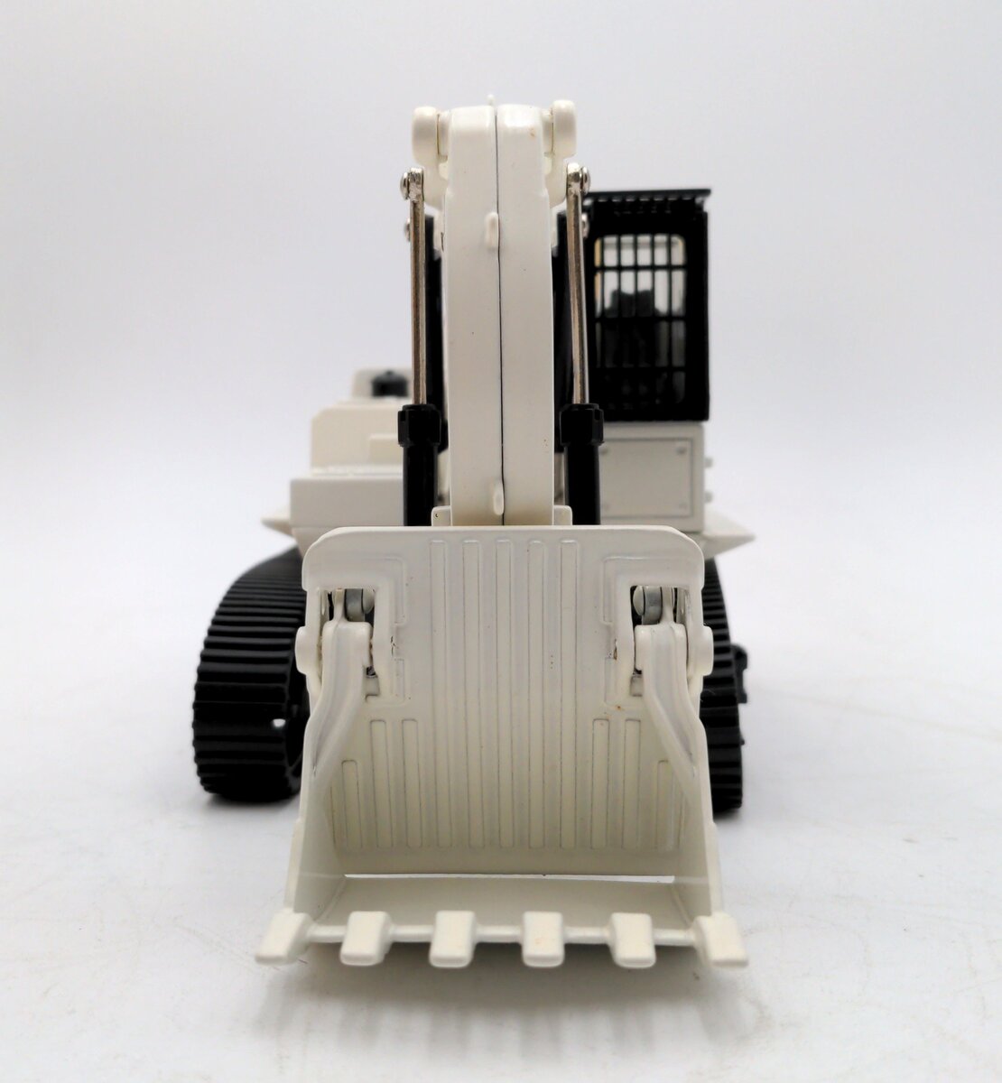 Ertl 2676 1:50 Scale 1997 CAT 5080 Front Shovel (White) NIB
