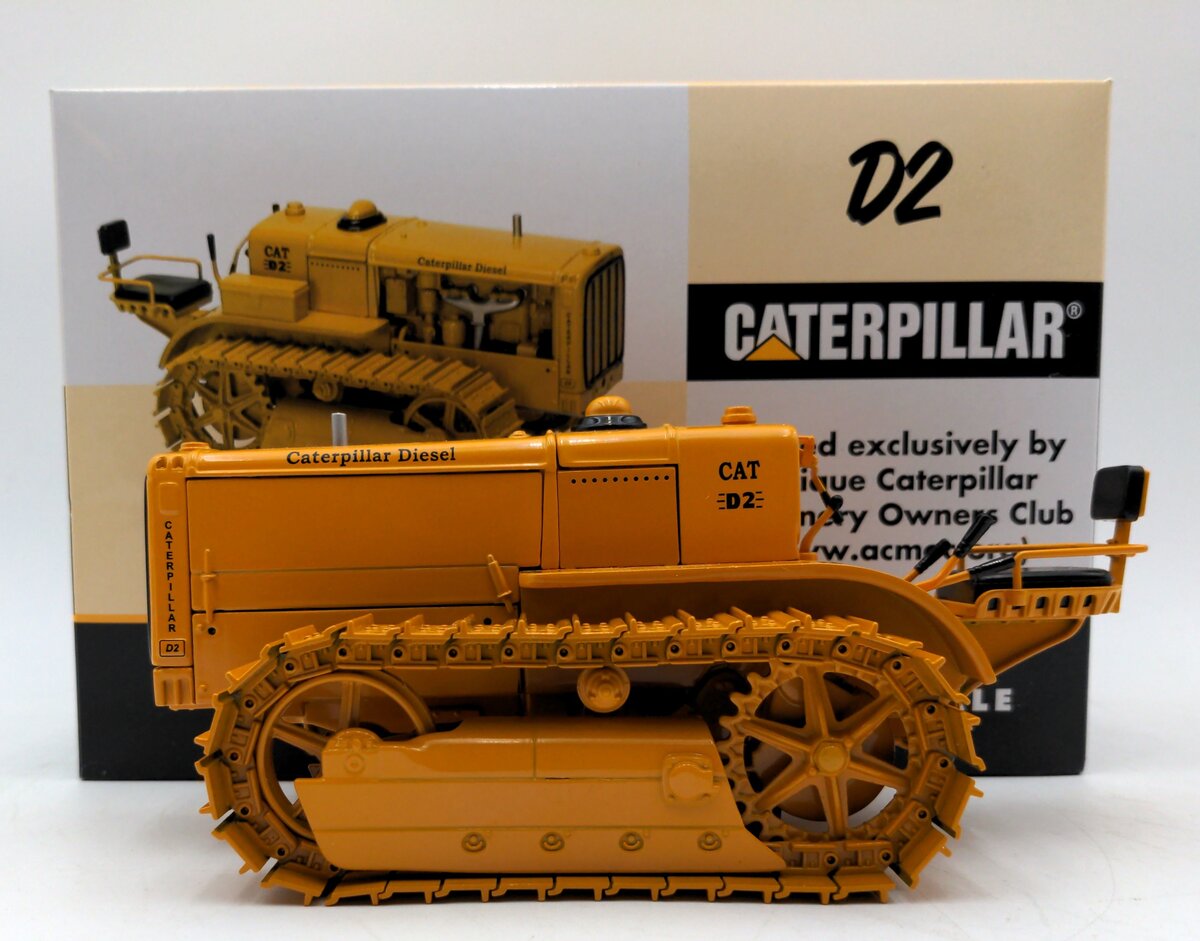SpecCast 781 1:16 Scale Caterpillar D2 Track-Type Tractor Orchard Model NIB