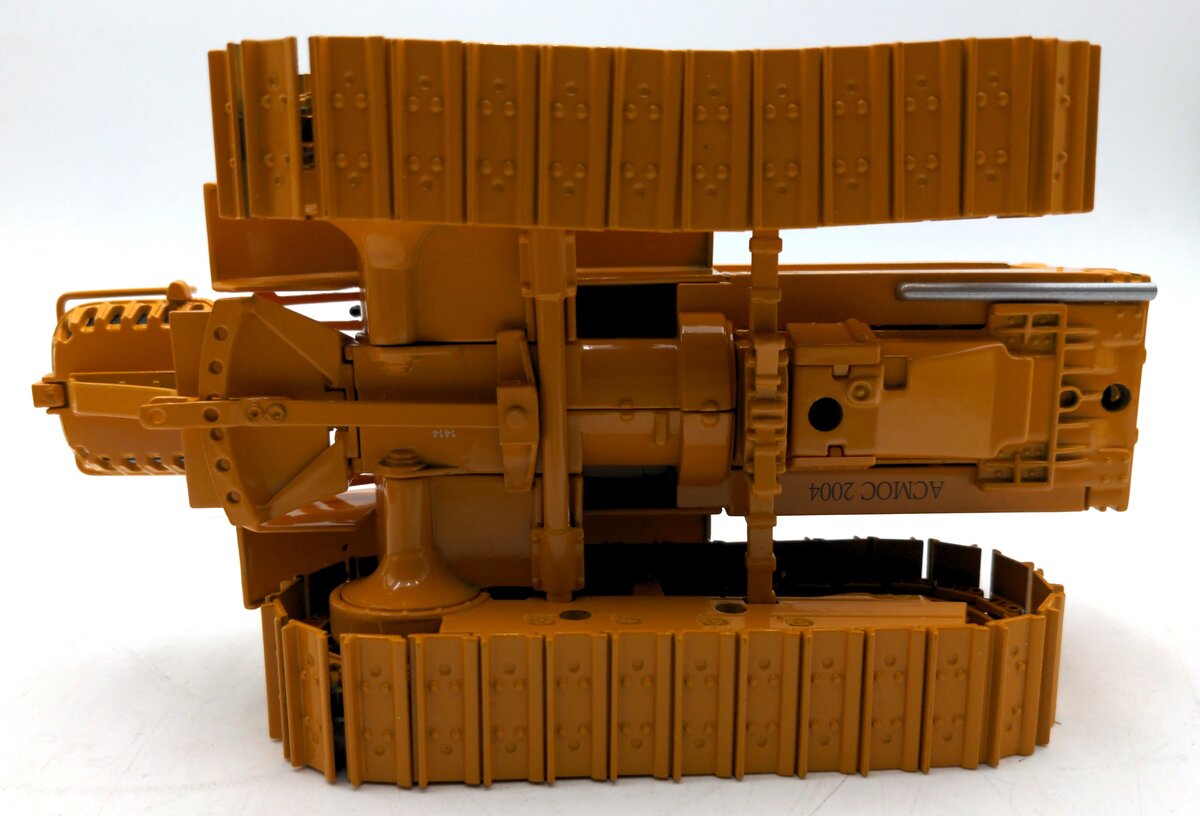 SpecCast 781 1:16 Scale Caterpillar D2 Track-Type Tractor Orchard Model NIB