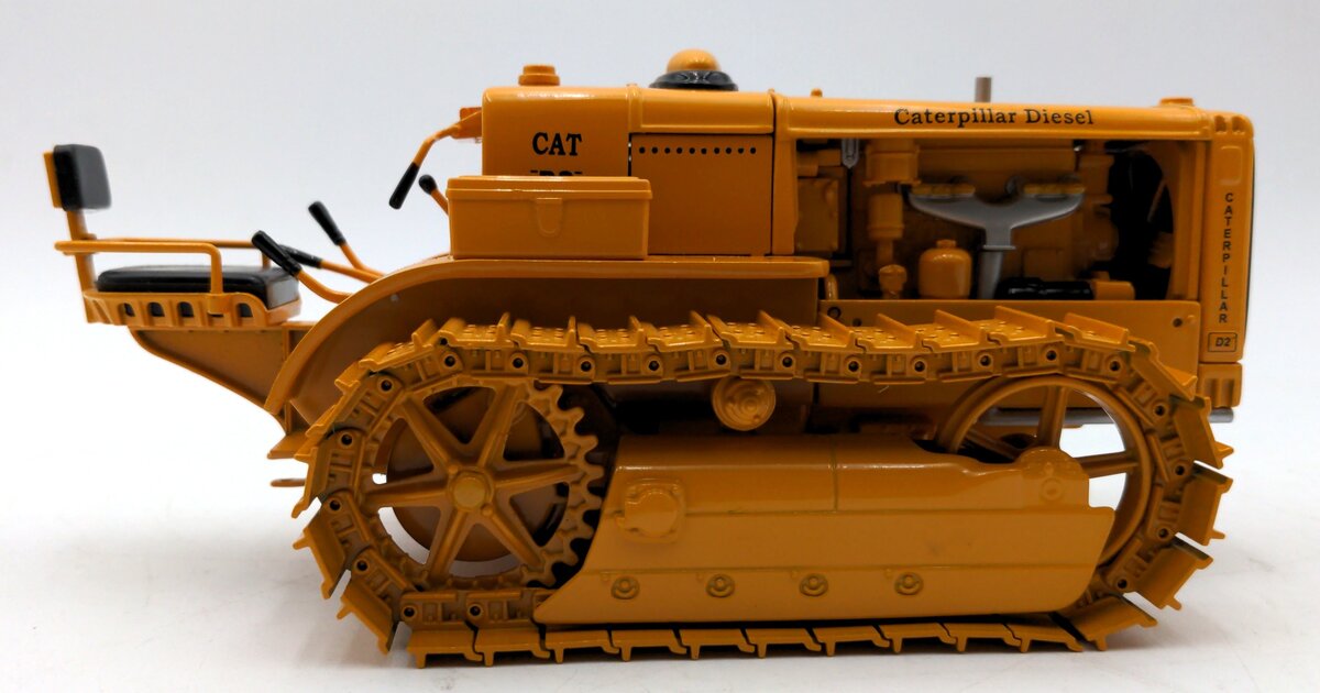 SpecCast 781 1:16 Scale Caterpillar D2 Track-Type Tractor Orchard Model NIB