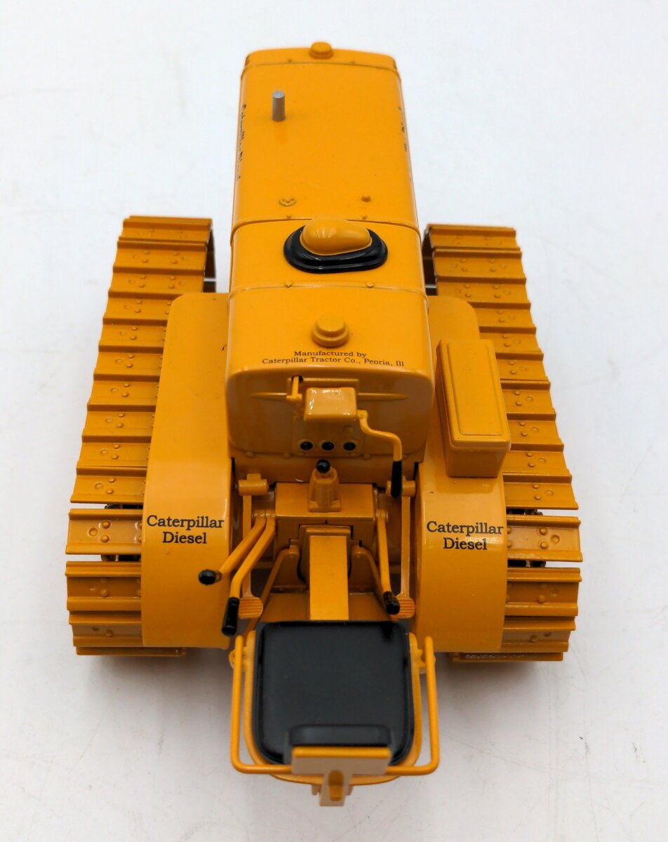 SpecCast 781 1:16 Scale Caterpillar D2 Track-Type Tractor Orchard Model NIB