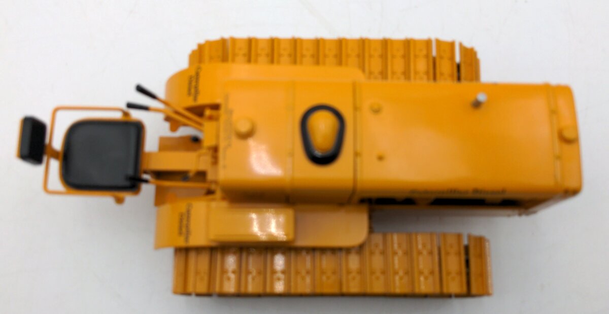 SpecCast 781 1:16 Scale Caterpillar D2 Track-Type Tractor Orchard Model NIB