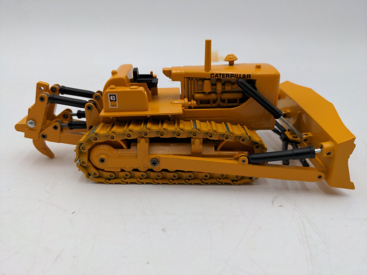 Conrad 2874 1:50 Caterpillar D9G Track-Type Tractor EX/Box