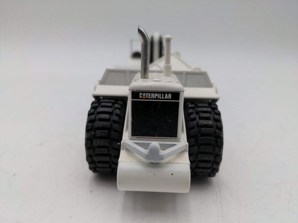 NZG 127 1:50 Scale Diecast Caterpillar 627 Push Pull Scraper- White EX/Box