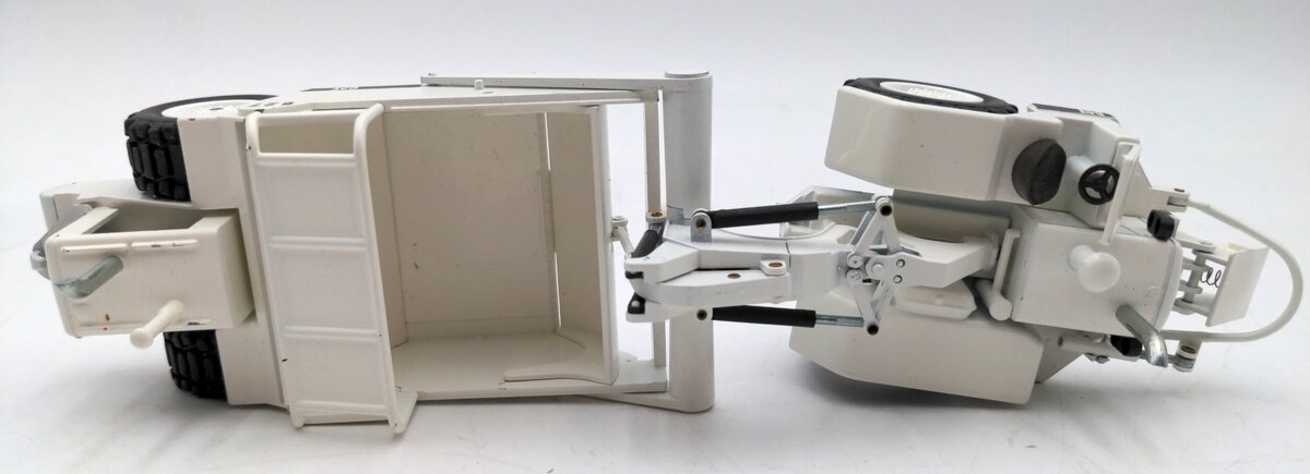 NZG 127 1:50 Scale Diecast Caterpillar 627 Push Pull Scraper- White EX/Box