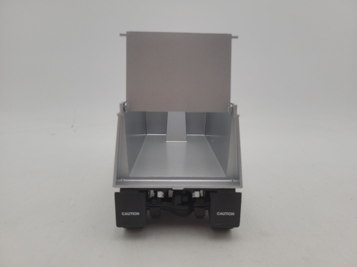 First Gear 19-0008 1:34 Scale 1960 Model B-61 Mack Dump Truck EX/Box