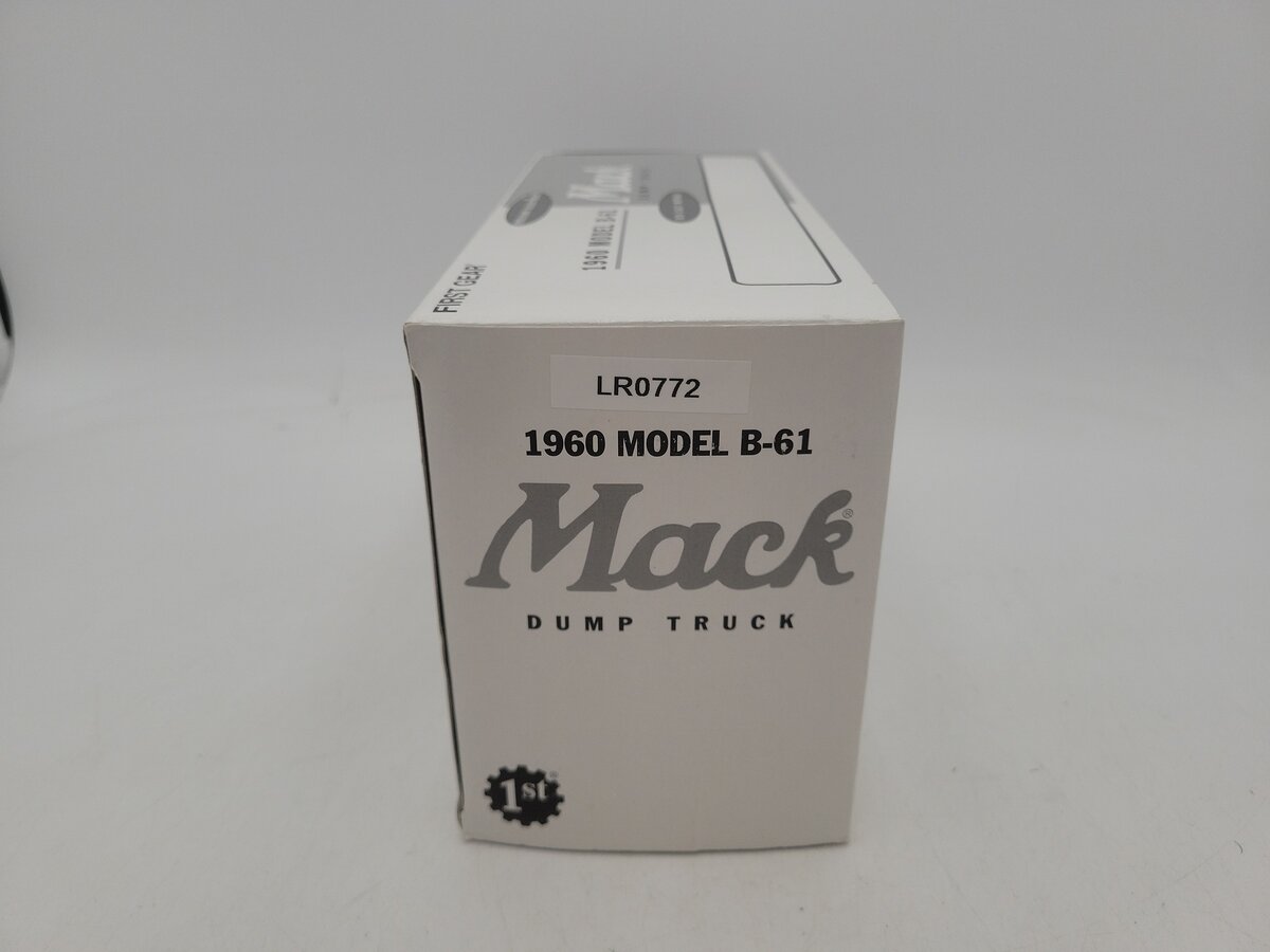 First Gear 19-0008 1:34 Scale 1960 Model B-61 Mack Dump Truck EX/Box