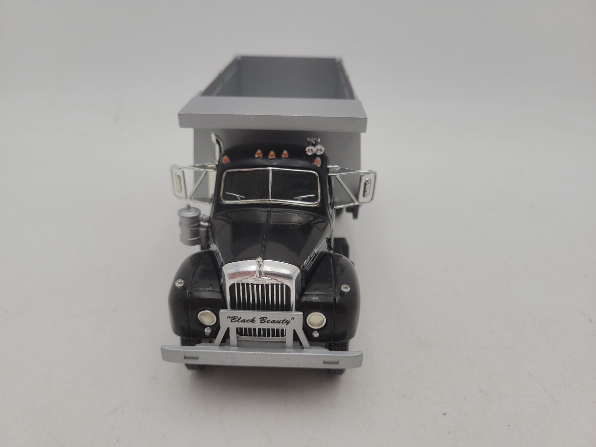 First Gear 19-0008 1:34 Scale 1960 Model B-61 Mack Dump Truck EX/Box