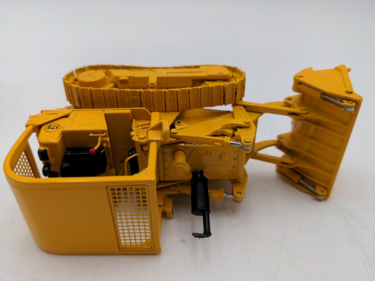First Gear 50-3058 1:50 DC International Harvester 175C Crawler/Loader W/Driver VG/Box
