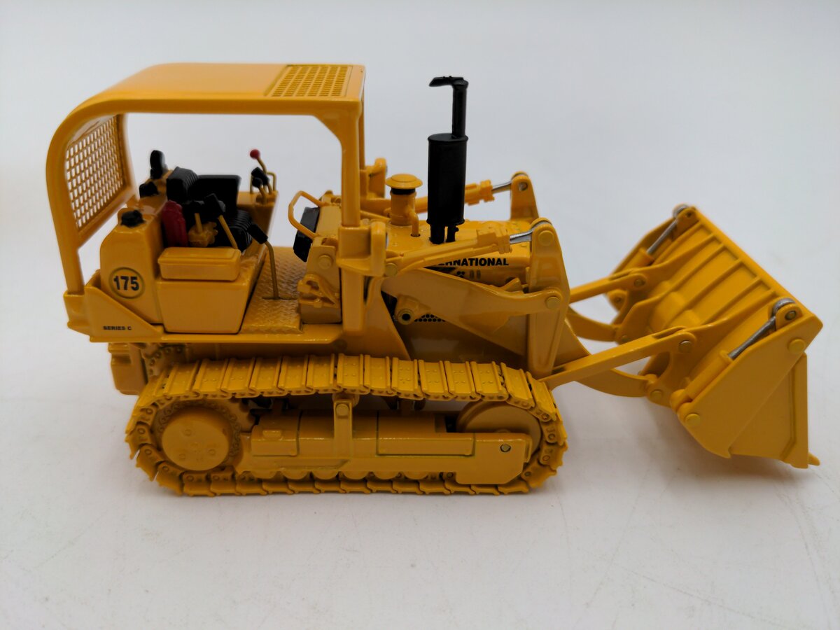 First Gear 50-3058 1:50 DC International Harvester 175C Crawler/Loader W/Driver VG/Box