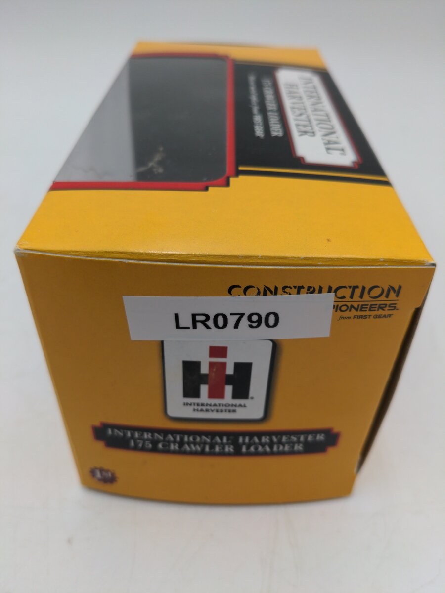 First Gear 50-3058 1:50 DC International Harvester 175C Crawler/Loader W/Driver VG/Box