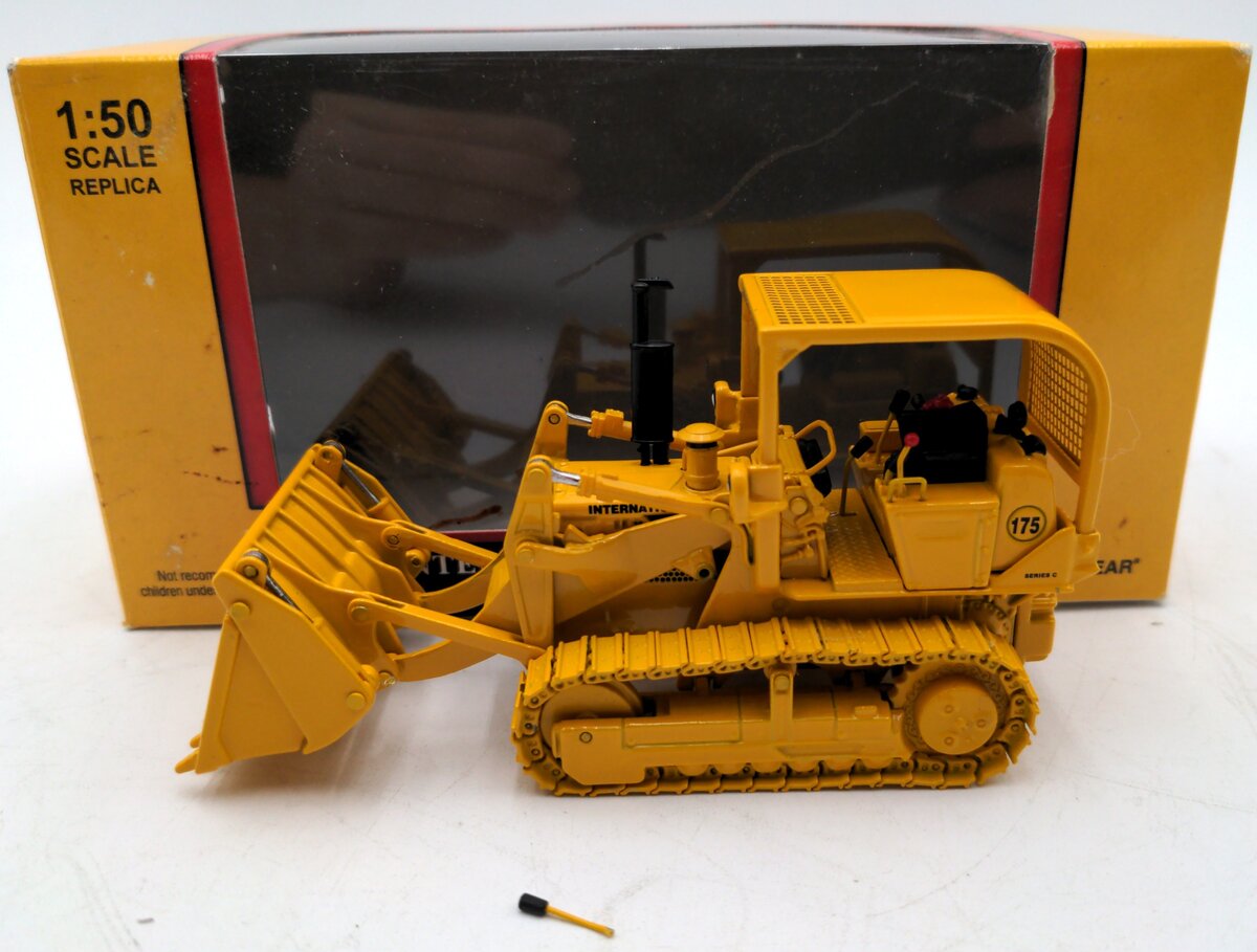First Gear 50-3058 1:50 DC International Harvester 175C Crawler/Loader W/Driver VG/Box