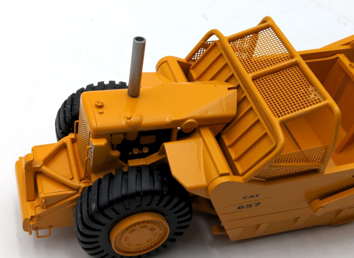 Black Rat Models 1:48 Scale Diecast Caterpillar 657 Scraper Push Pull VG
