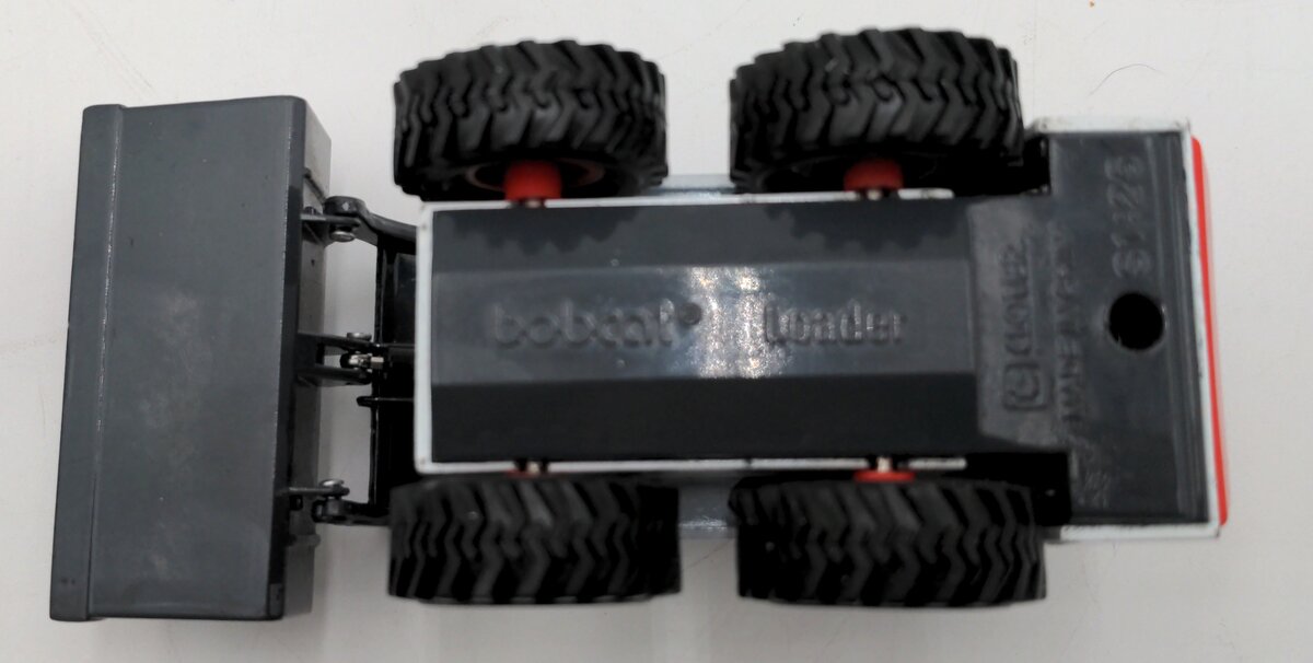 Clover 7753 1:25 Scale Diecast Melroe Bobcat 7753 Skid Steer Loader NIB