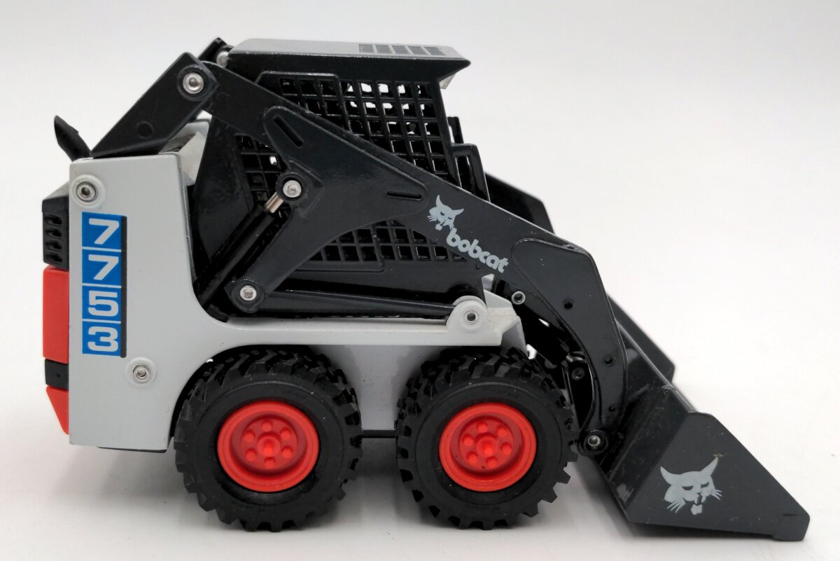 Clover 7753 1:25 Scale Diecast Melroe Bobcat 7753 Skid Steer Loader NIB