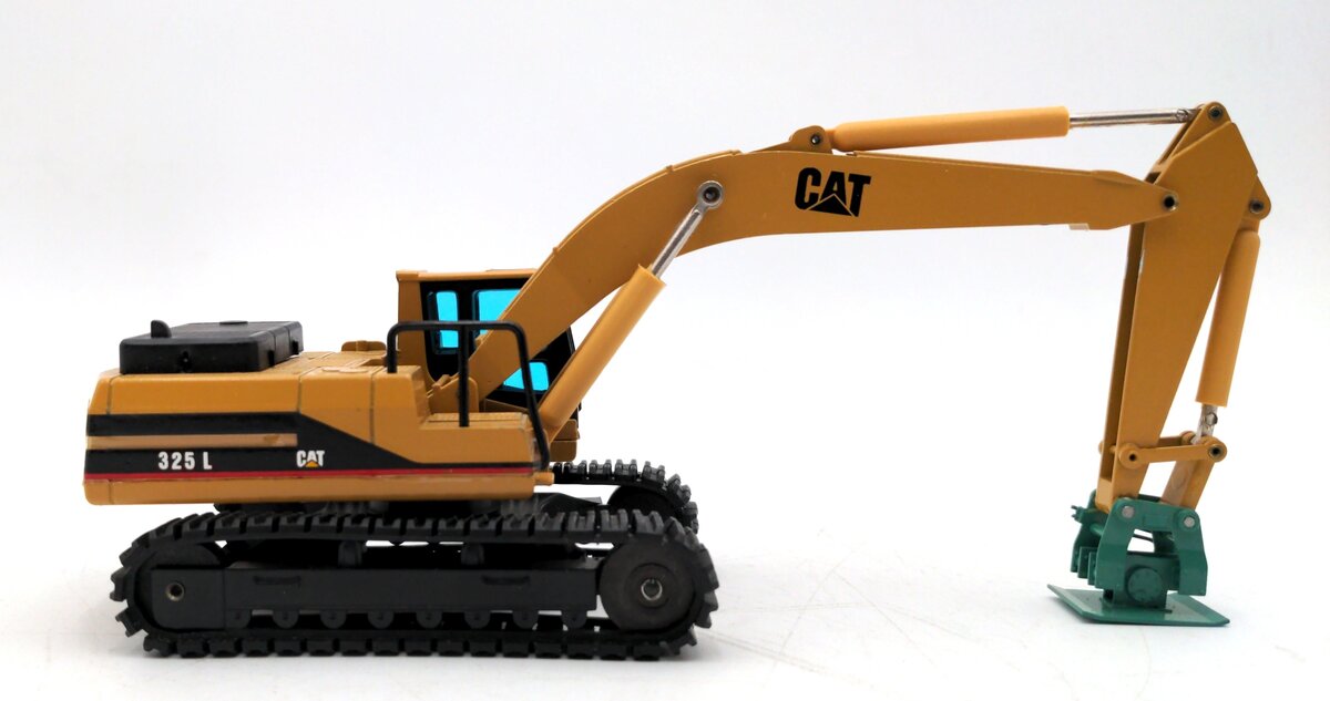 NZG 367 1:50 Scale Die-Cast Caterpillar 325 L Excavator VG/Box