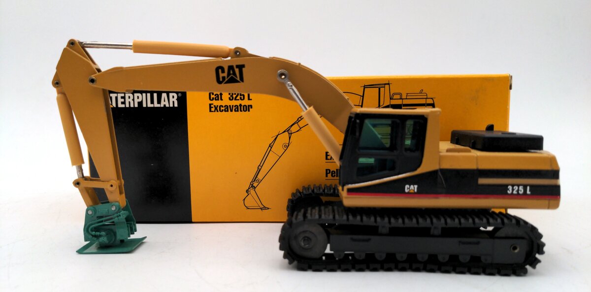 NZG 367 1:50 Scale Die-Cast Caterpillar 325 L Excavator VG/Box
