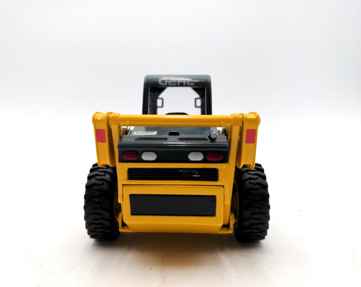 Die Cast Promotions 20002 1:25 Scale Gehl Skid Loader Model 7800 NIB