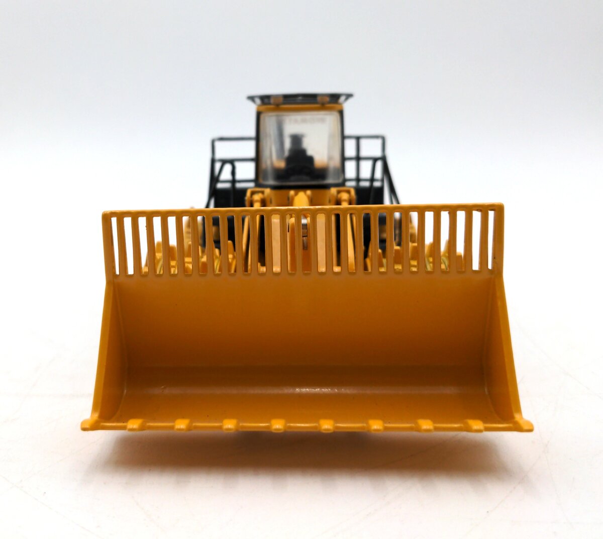 Conrad 2437 1:50 Scale WA-3 Series Komatsu Compactor WF 450-3 VG/Box