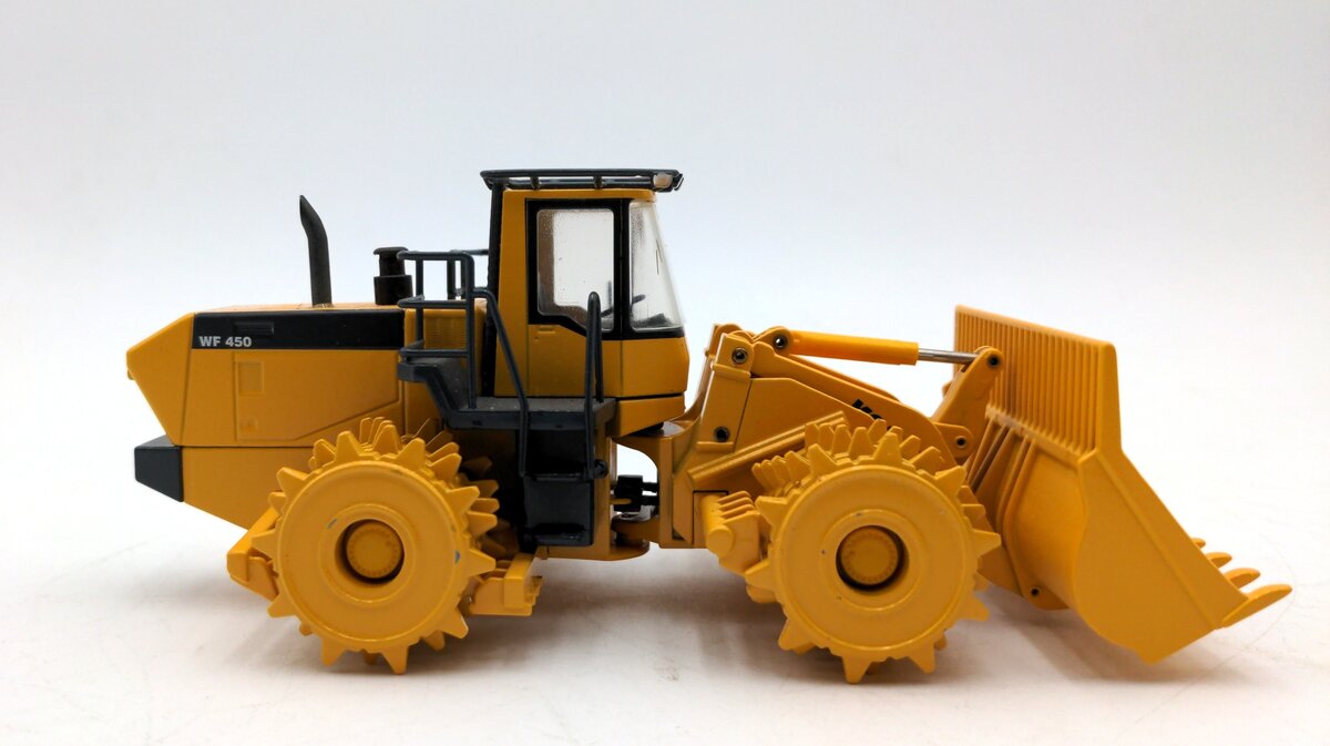 Conrad 2437 1:50 Scale WA-3 Series Komatsu Compactor WF 450-3 VG/Box