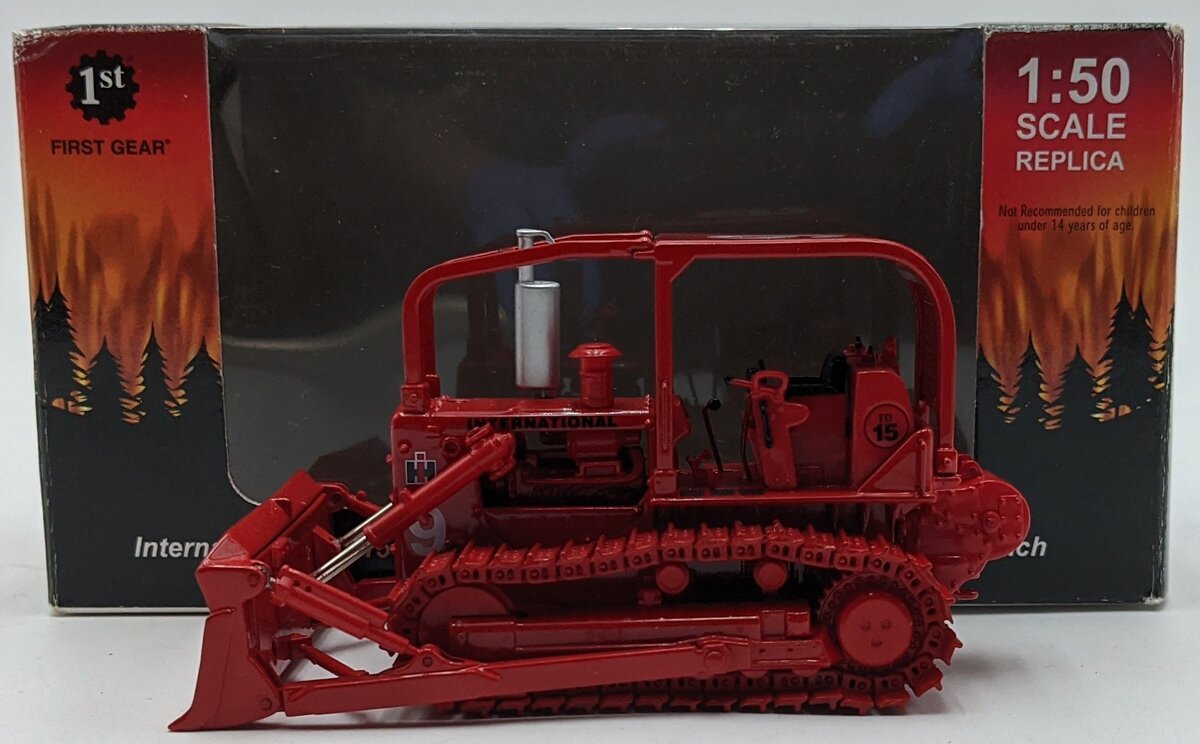 First Gear 50-3074 1:50 Diecast Intl. Harvester TD15 Crawler w/ROPS & Winch NIB