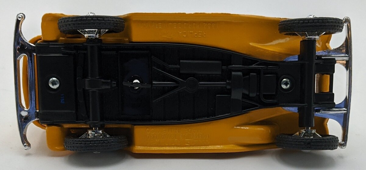 Ertl 2432 1:50 Diecast Caterpillar 1932 Ford Panel Coin Bank NIB