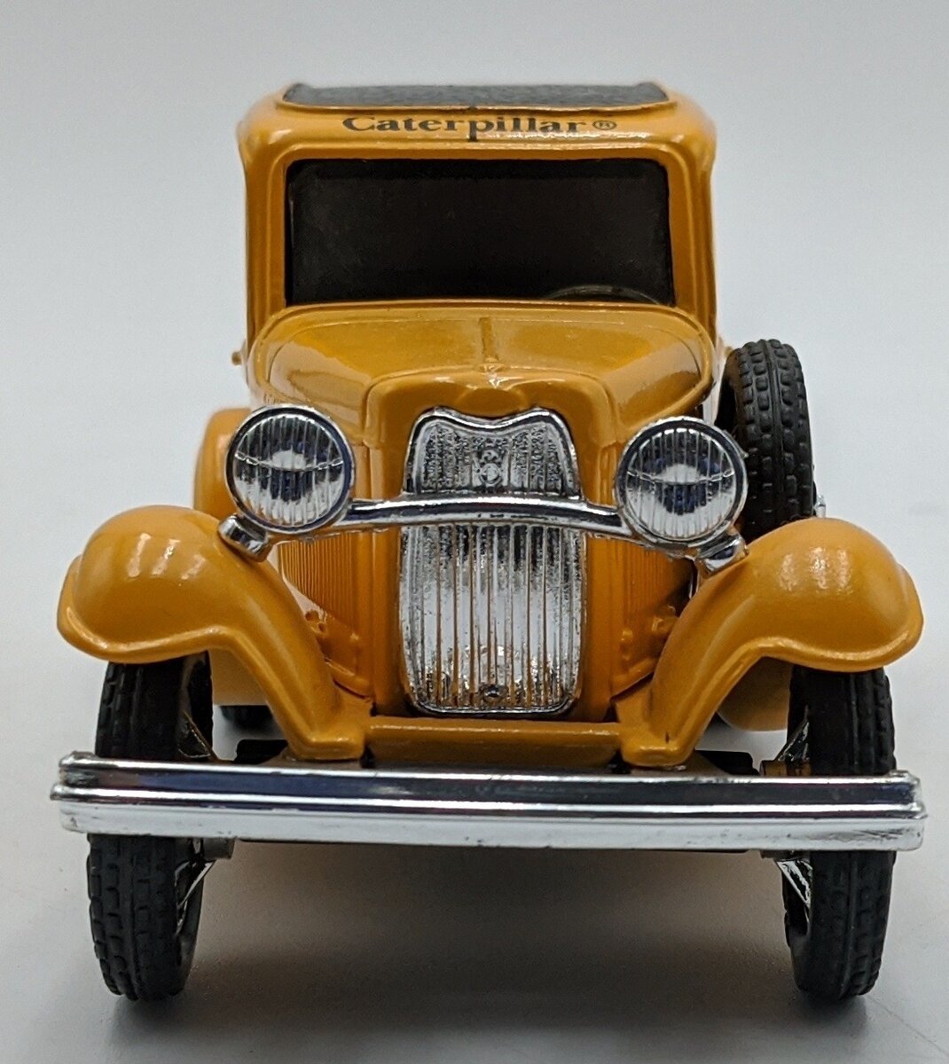 Ertl 2432 1:50 Diecast Caterpillar 1932 Ford Panel Coin Bank NIB