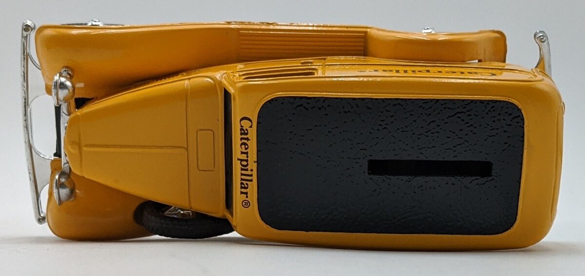 Ertl 2432 1:50 Diecast Caterpillar 1932 Ford Panel Coin Bank NIB
